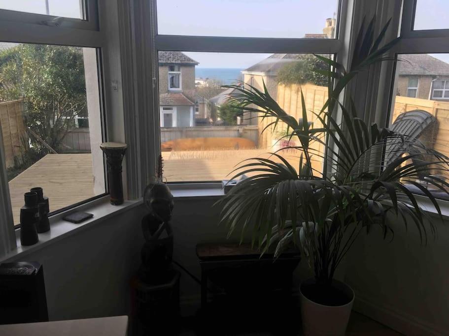 Sea Views With Large Deck One Bedroom Very Close To Beach And Town New Quay Εξωτερικό φωτογραφία